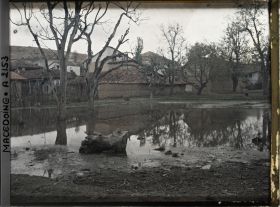 Image représentant Une des places toute en flaques d'eau