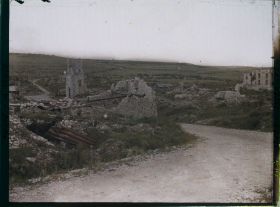 Image représentant France, Montfaucon, Vue Générale, vue de près