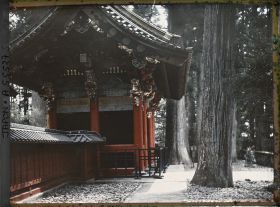 Image représentant Entrée du sanctuaire Tôshôgû : Porte Omote-mon (ou Niômon), vue de profil
