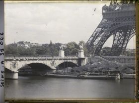 Image représentant Le pont d'Iéna et les pieds de la tour Eiffel