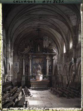 Image représentant Intérieur de l'ancienne église Saint-Gilles