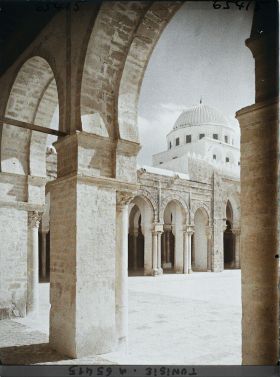 Image représentant La façade méridionale du narthex de la Grande Mosquée dans la médina