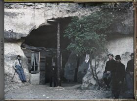 Image représentant Abris dans la carrière de Saint-Claude (La position de Saint-Claude est le point le plus rapproché de Paris (du front)