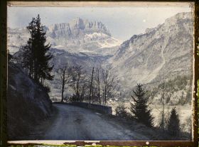 Image représentant France Les Alpes, Vallée de Chamonix ; Vue vers les Fiz et le Col d'Anterne