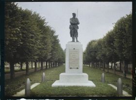 Image représentant France, La Ferte Milon, Monument aux Morts