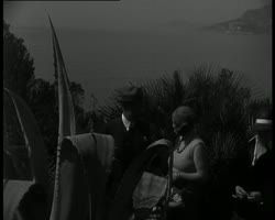 Image représentant Le sénateur François Milan dans la propriété d'Albert Kahn