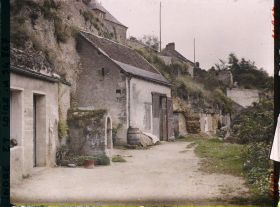 Image représentant Cour et puits d'une maison troglodyte
