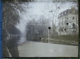 Image représentant Inondations des quais devant le Cercle Autour du Monde, propriété d'Albert Kahn