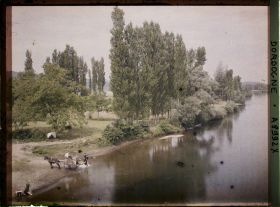 Image représentant France, Près des Eyzies, Paysage sur la Dordogne au pont de Siorac de Belvès