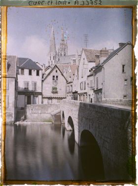 Image représentant Le pont Bouju, au second plan la cathédrale depuis la rue de la Foulerie