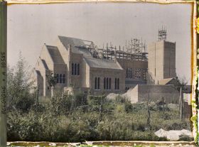 Image représentant Belgique, Zonnebeke, L'Eglise en reconstruction