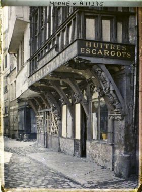Image représentant La maison dite de "l'enfant d'Or" ou maison historique, place des Marchés ( actuelle place du Forum)