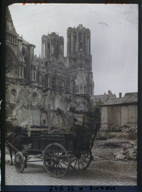 Image représentant France, Reims, Tours de la Cathédrale, vue prise de la rue de l'Evêché