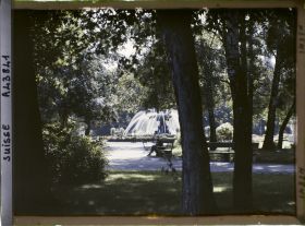Image représentant Une fontaine dans le Jardin anglais