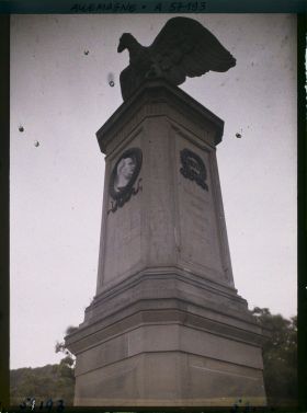 Image représentant Bords du Rhin, Bad-Ems, Bad-Ems - Moniment Allemand de 1870
