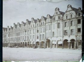 Image représentant France, Arras, Petite Place vers le Nord-Est