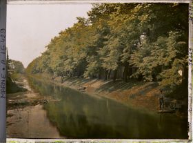 Image représentant France , Reims, Bords de la Vesles : Jardins cultivés par les prisonniers allemands