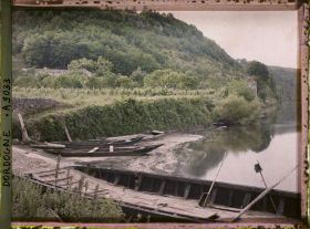 Image représentant Périgord, Mauzac, Le bac à voitures, le pigeonnier sur la gauche et le méandre de la Dordogne