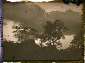 Image représentant Crépuscule ou orage sur la montagne de Dassa