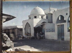 Image représentant Dans une rue de la ville