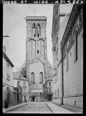 Image représentant La tour Charlemagne, depuis la rue Descartes