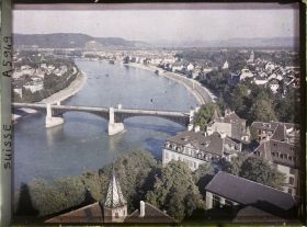 Image représentant Le Wettsteinbrücke sur le Rhin et panorama sur la ville depuis le Münster