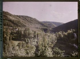 Image représentant La vallée de l'Alzou prise du hameau de Garrigue Redonde