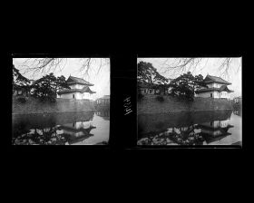 Image représentant Les douves et une tour d'angle de l'enceinte du palais impérial