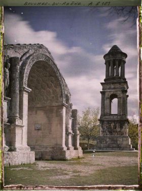Image représentant Le Mausolée de Glanum et l'Arc de Glanum