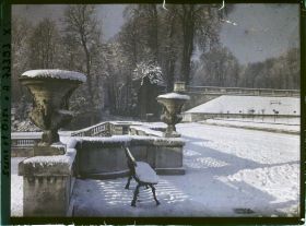 Image représentant Vasques et balustrades de la terrasse du Château sous la neige