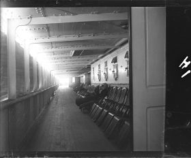 Image représentant la coursive des 1eres classes protégée des intempéries