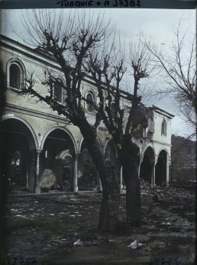 Image représentant Turquie, Smyrne, Incendie de Smyrne en Septembre 1922, Quartier Tchayirli-Bagtché (même quartier) Eglise Grecque de St Dimitri