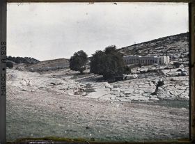 Image représentant Vestiges architecturaux sur la route menant à Fès