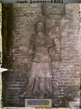Image représentant Sculpture d'une femme à la basilique Saint-Sernin