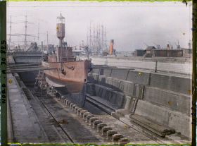 Image représentant France, Dunkerque, Un Bateau feu en Cale Sèche