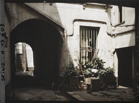 Image représentant Une cour de maison rue Chanoinesse?