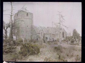 Image représentant France, Orvillers Sorel, Guerre : La même Eglise prise du Sud, avec vue S/le Cimetière