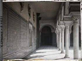 Image représentant Espagne, Séville, Une galerie (Patio de la Mon de Pilatos)