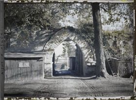 Image représentant France, Coucy le Chau, Porte du Parc intérieur