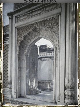 Image représentant Un des tombeaux dans l'enceinte du dargâh de Nizamuddin
