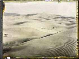 Image représentant La grande dune le soir avec au fond, le Djebel Mekter