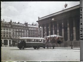 Image représentant La Bourse décorée pour les fêtes de la Victoire des 13 et 14 juillet 1919