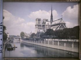 Image représentant La cathédrale de Notre-Dame vue du pont de l'Archevêché
