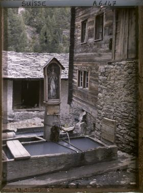 Image représentant Une fontaine à Saint-Nicolas
