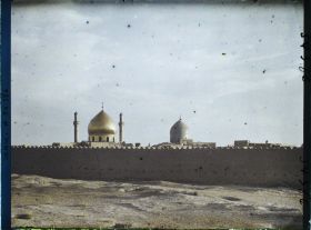Image représentant Les murs de la ville et la Mosquée d'Or au crépuscule