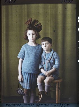 Image représentant MademoisellMarcelle Fribourg et son petit frère Louis