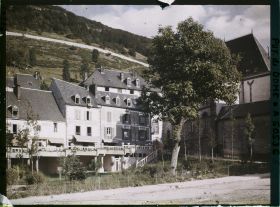 Image représentant France, Mont Dore, La place de l'Eglise