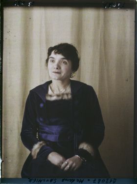 Image représentant https://musee-albert-kahn.s-museum.fr/home/NWQ2OTAwYzNmYjZlZTk1ZWQwODJmMjY4L2dlbmVyaWMtbm90aWNlLXRhYi9hdXRob3JpdHkvNjE3YTc5ZjVjZjhiODk2OGIzMzM3ZDIx/5d6900c3fb6ee95ed082f268/generic-notice-tab/authority/617a79ebcf8b8968b3337740 Madame Saulnier