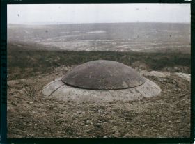 Image représentant France, Fort de Douaumont, Une coupole de 75 qui a résisté aux bombardements (fort de Douaumont)