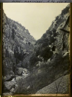 Image représentant Le pont de l'abîme, et le tunnel du Saut du Loup